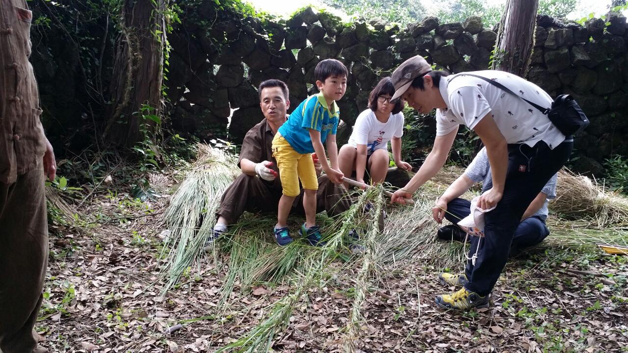 제주전통문화 초가집줄놓기체험